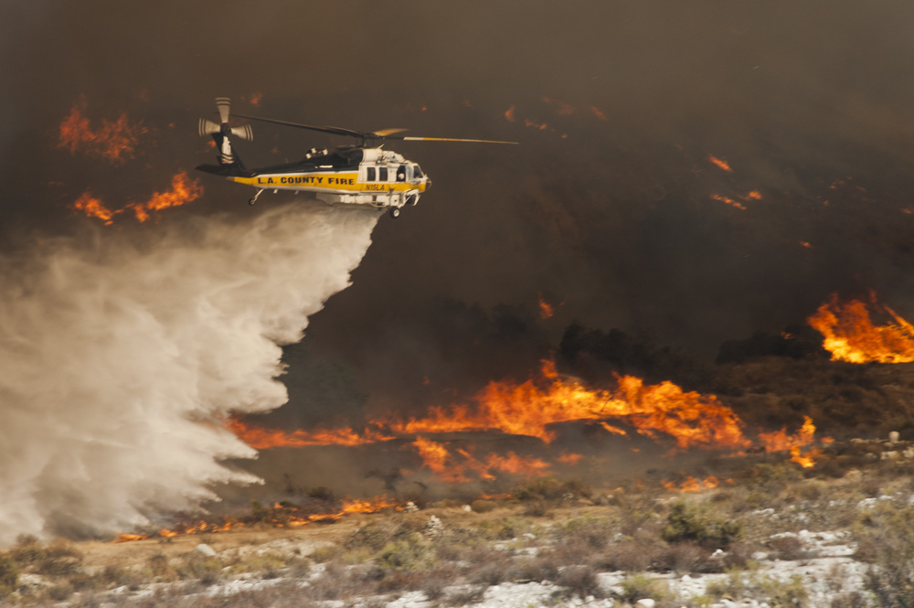 Creek Fire The edge of the Creek Fire continues to spread rapidly in Lakeview Terrace on Dec. 5, 2017.