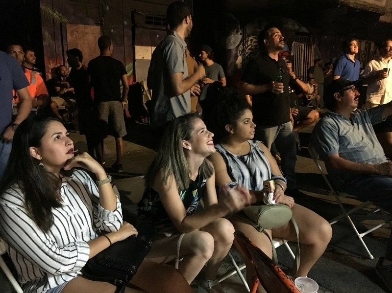 quil1-378d7d9ce22491076372db9e80a1b0469c4c42bc-s800-c85.jpg Tahiri Berrios, Camille Axtmayer and Liz Cruz watch the final game of the World Series in the street outside Esquina Watusi, a bar in central San Juan.