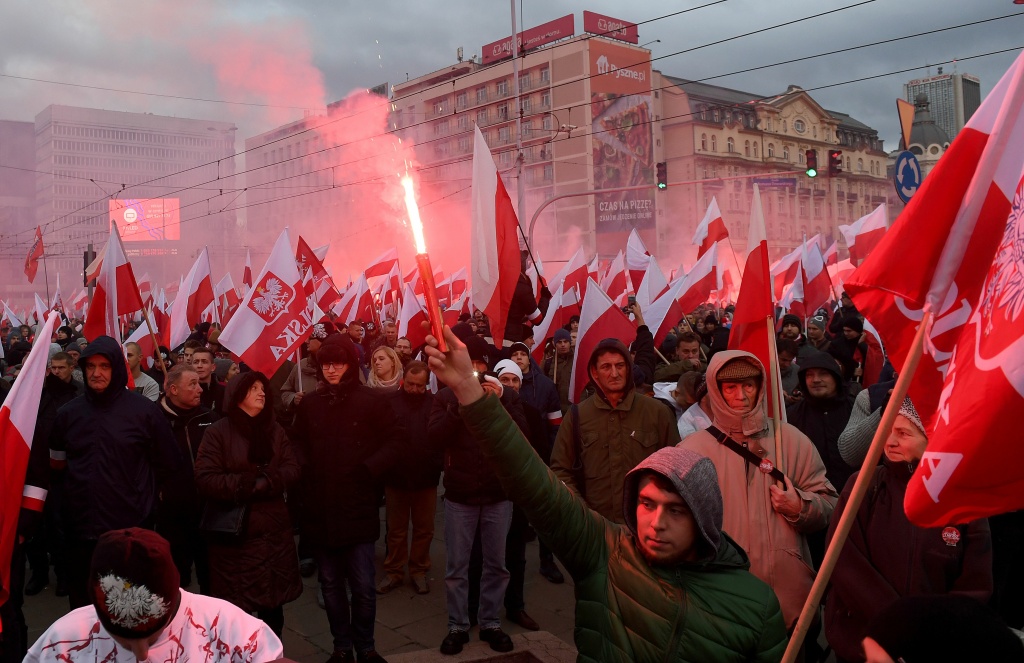 POLAND-INDEPENDENCE-DEMO Demonstrators burn flares and wave Polish flags during the annual march to commemorate Poland's National Independence Day in Warsaw on November 11, 2017.
Poland's National Independence Day commemorates the anniversary of the Restoration of a Polish State in 1918. / AFP PHOTO / JANEK SKARZYNSKI (Photo credit should read JANEK SKARZYNSKI/AFP/Getty Images)