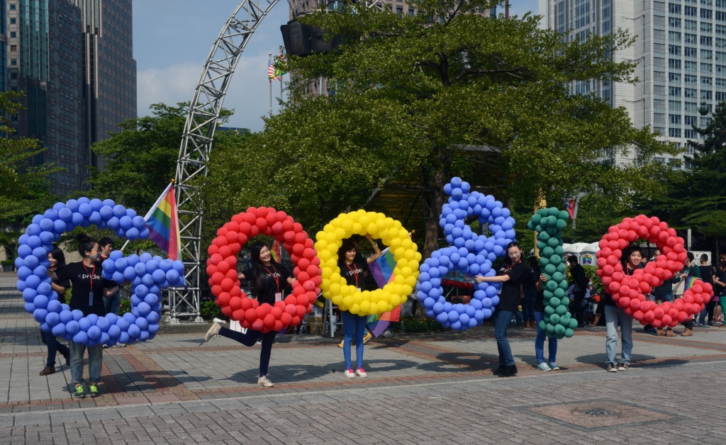 TAIWAN-GAY-RIGHTS Employees from Taiwan Google join the annual gay parade in Taipei on October 26, 2013.