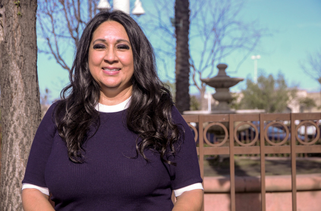 Mayor Ramona Villarreal Padilla Ramona Villarreal-Padilla is Lindsay's first Latina mayor. The mayorship pays $75 a year and rotates among City Council members. She won her seat by about 50 votes in the 2014 election.