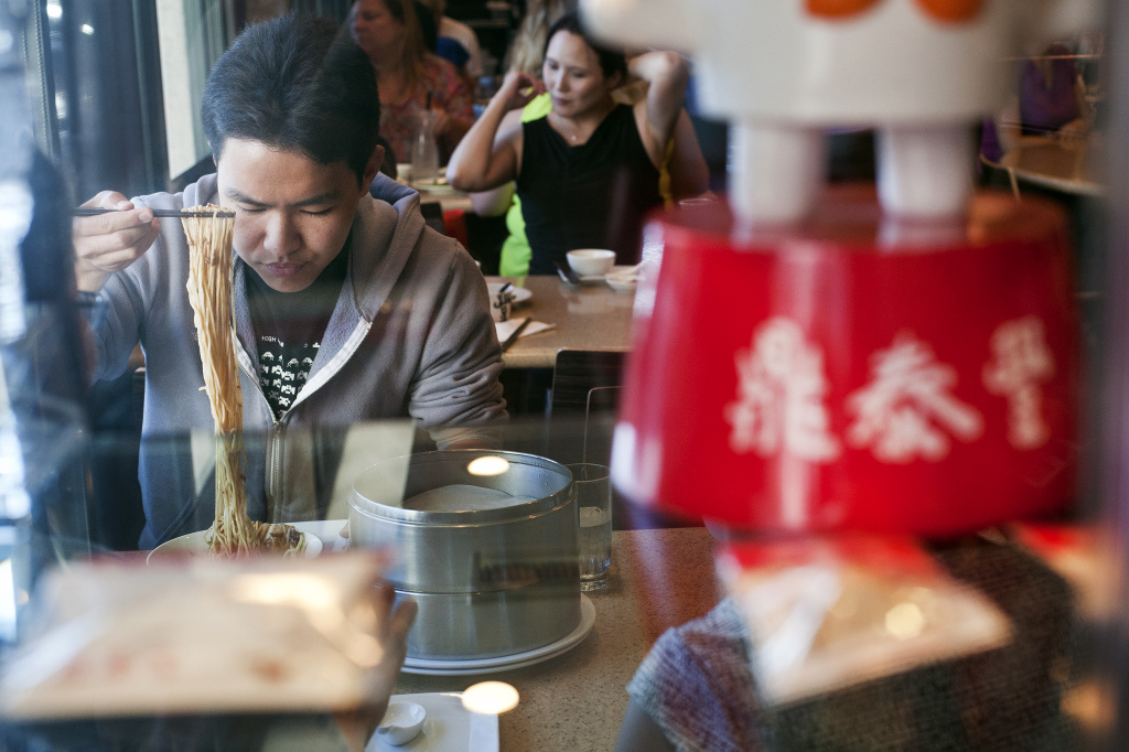 Dumpling house Din Tai Fung expands to Glendale, Costa Mesa 89.3 KPCC