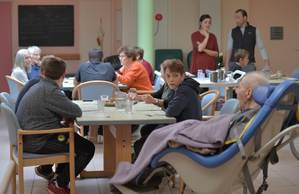 FRANCE-HEALTH-EDUCATION-ALZHEIMER Teenagers with psychological difficulties lunch with people with Alzheimer's disease in a retirement home on October 18, 2016 in Saint Quirin, France.