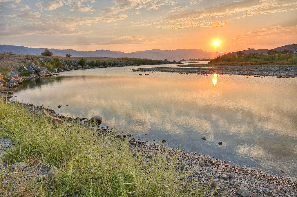 Lake Elsinore closed due to dangerous algae bloom 89.3 KPCC