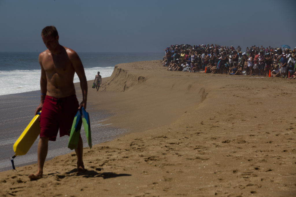 Slideshow High surf Seal Beach floods, Malibu Pier closed, 100