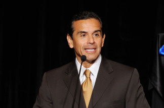 Los Angeles Mayor Antonio Villaraigosa speaks at a press conference on April 1, 2010 in Los Angeles, California.