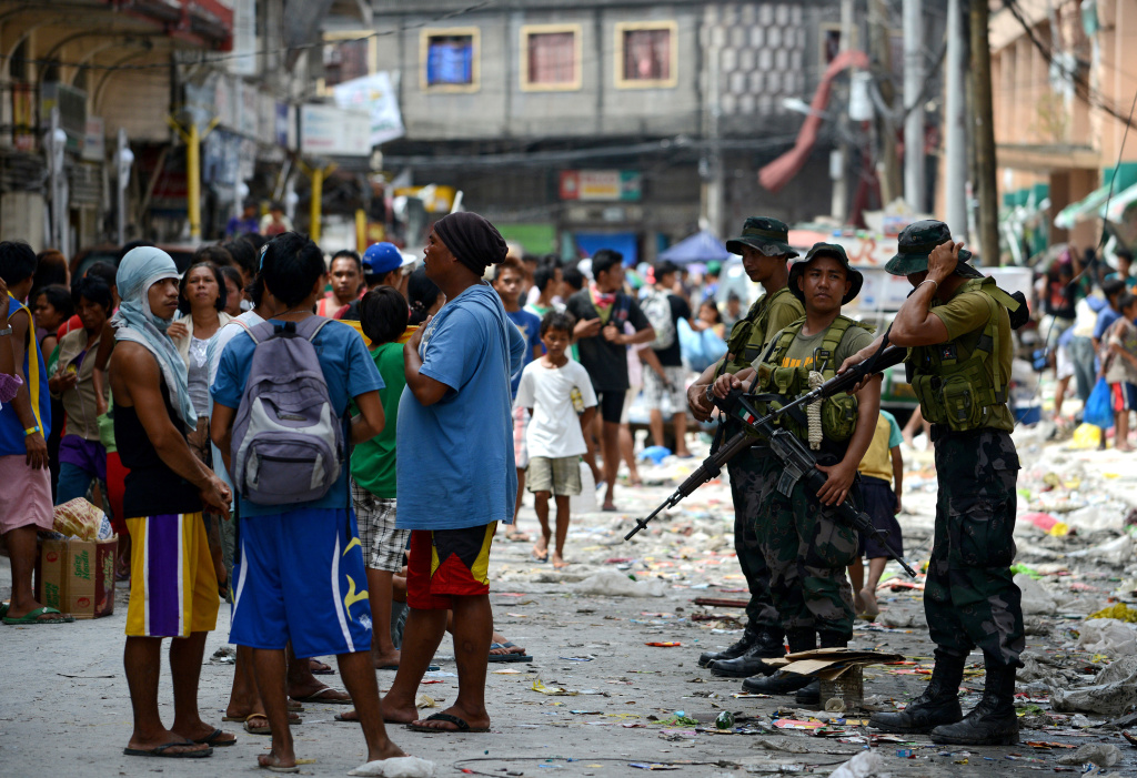 PHILIPPINES-WEATHER-TYPHOON Philippine police and soldiers are deployed to stop rampant looting in the aftermath of Super Typhoon Haiyan in Tacloban in the eastern Philippine island of Leyte on November 11, 2013. The United States, Australia and the United Nations mobilised emergency aid to the Philippines as the scale of the devastation unleashed by Super Typhoon Haiyan emerged on November 11.