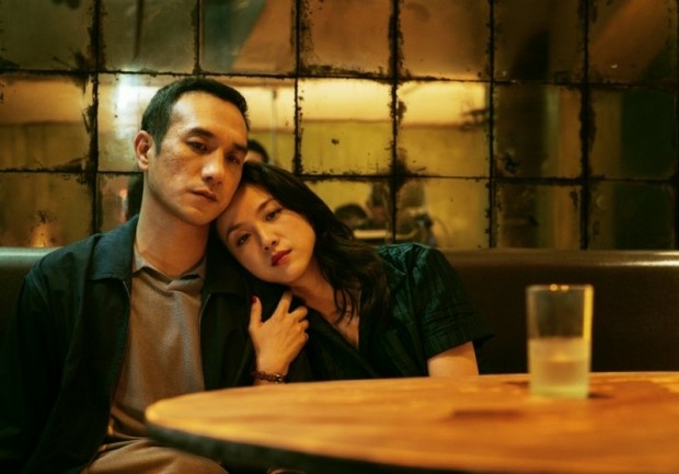 Jue Huang and Wei Tang in Di qiu zui hou de ye wan (2018) Jue Huang and Wei Tang in 'Long Day's Journey into Night (2018)