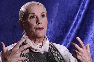 Mercer 11501 Maila Nurmi in the RH Greene documentary Schlock!