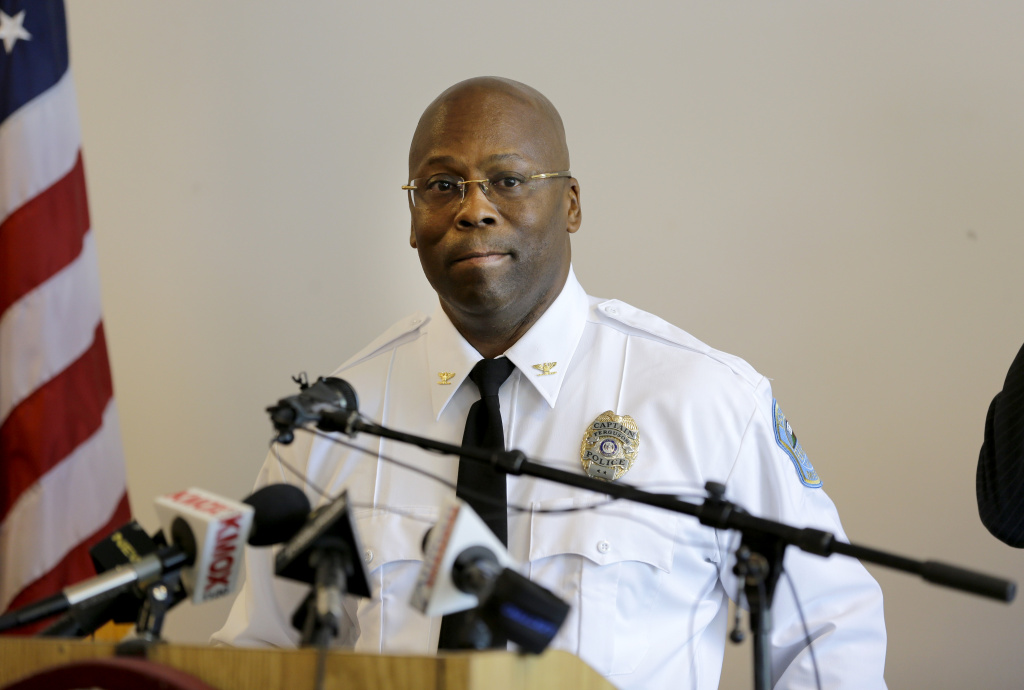 Ferguson hires black police commander as interim chief