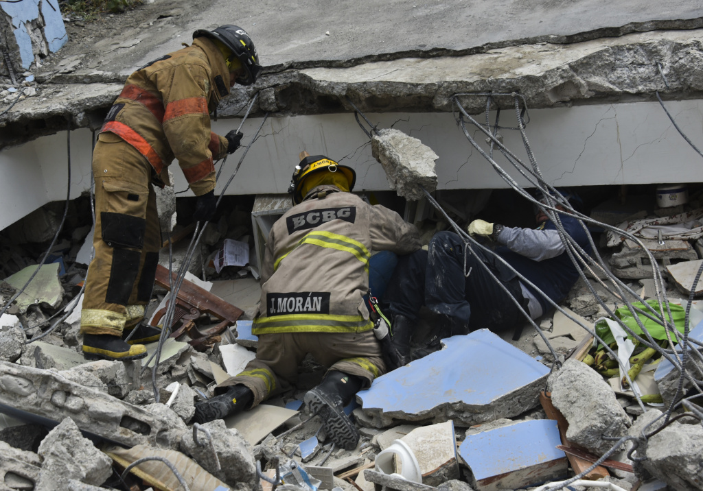 TOPSHOT-ECUADOR-QUAKE Rescue workers search the rubble after a 7.8-magnitude quake in Gauyaquil, Ecuador on April 17.