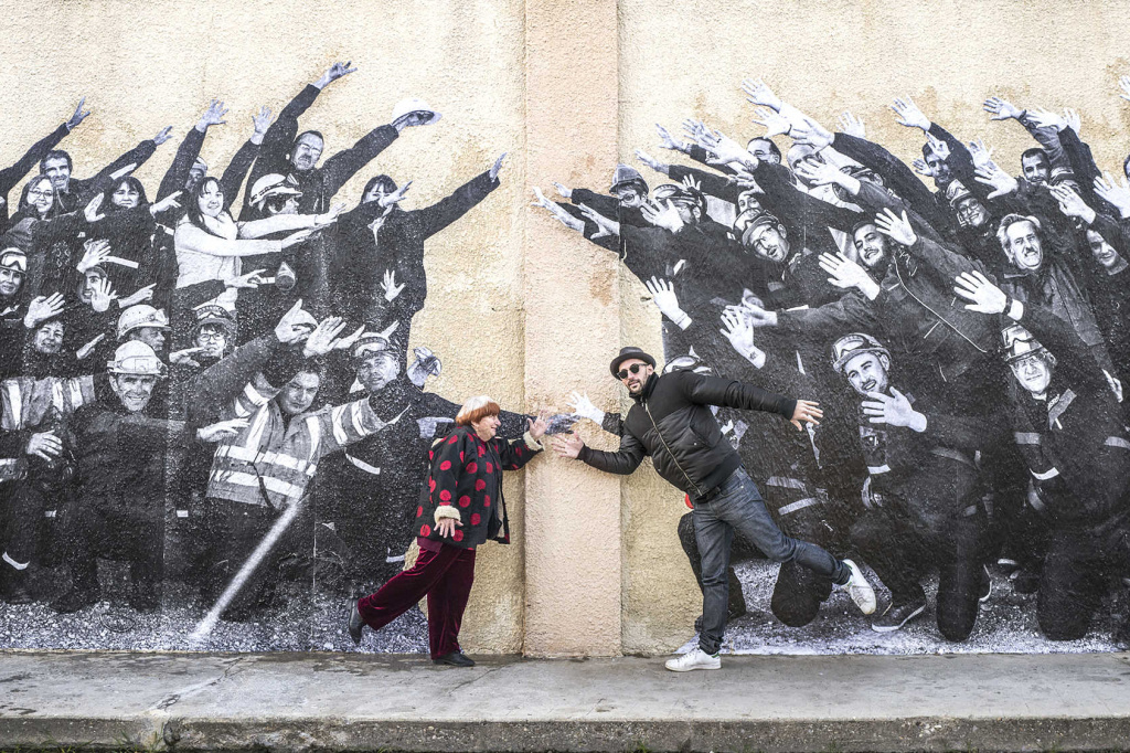 Faces Places Filmmaker Agnes Varda and street artist JR in their documentary