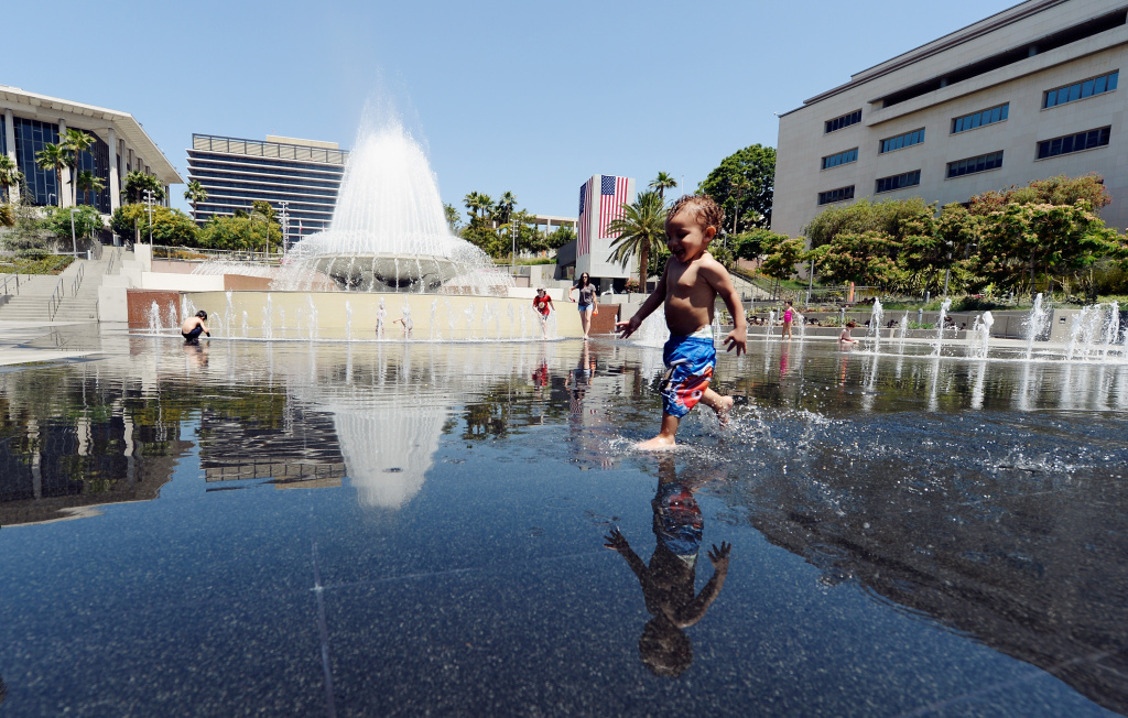 Southern California Swelters Under Major Heat Wave Ali Zenaidi, 2, cools off in the Arthur J. Will Memorial Fountain inside Grand Park during a major heat wave in Southern California on June 28, 2013 in downtown Los Angeles, California.