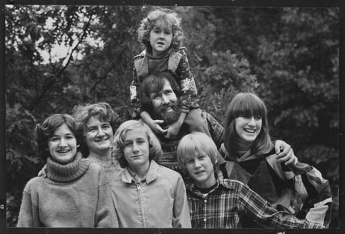 Henson Family, 1977. Taken for People Magazine. L to R: Cheryl, Jane, Brian, Jim with Heather on his shoulders, John, Lisa. Henson Family, 1977. Taken for People Magazine. L to R: Cheryl, Jane, Brian, Jim with Heather on his shoulders, John, Lisa.