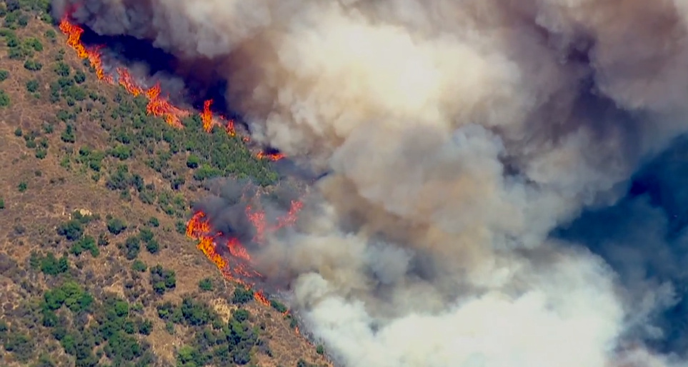Infographic Fires near Azusa, Duarte force evacuations, power outages