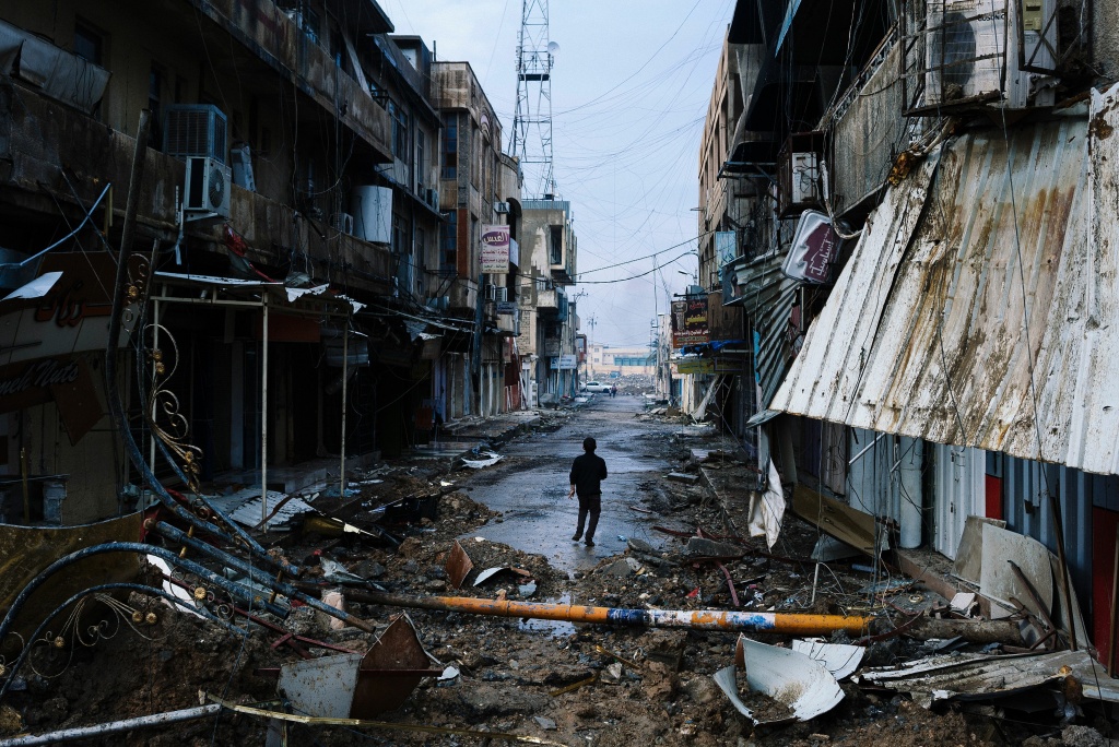 TOPSHOT-IRAQ-CONFLICT-MOSUL An Iraqi boy walks down a street near Mosul's University on January 22, 2017, a week after Iraqi counter-terrorism service (CTS) retook it from ISIS.