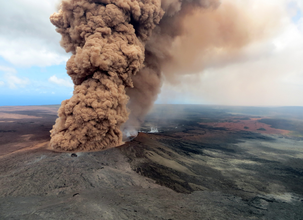 A column of robust, reddish-brown ash plume occurred after a magnitude 6.9 South Flank following the eruption of Hawaii's Kilauea volcano on May 4, 2018. In this handout photo provided by the U.S. Geological Survey, a column of robust, reddish-brown ash plume occurred after a magnitude 6.9 South Flank following the eruption of Hawaii's Kilauea volcano on May 4, 2018 in the Leilani Estates subdivision near Pahoa, Hawaii.