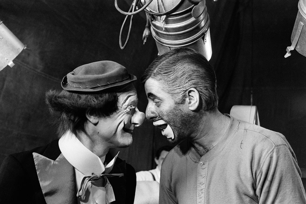 US comedian, director and singer Jerry L US comedian, director and singer Jerry Lewis (R) jokes with Pierre Etaix, on March 22, 1972, during the shooting of the film