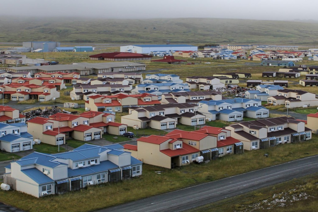 Adak houses The military built dozens of pre-fabricated houses before it ended major basing operations on Adak in the 1990's. Some of the homes remain in good shape, while others have collapsed or are in disrepair.