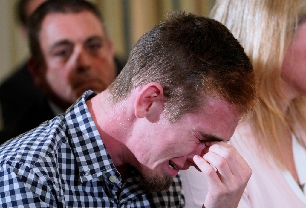US-POLITICS-TRUMP-SHOOTING Marjory Stoneman Douglas High School shooting survivor Samuel Zeif is overcome with emotion during a listening session on gun violence with US President Donald Trump, teachers and students at the White House on February 21, 2018.