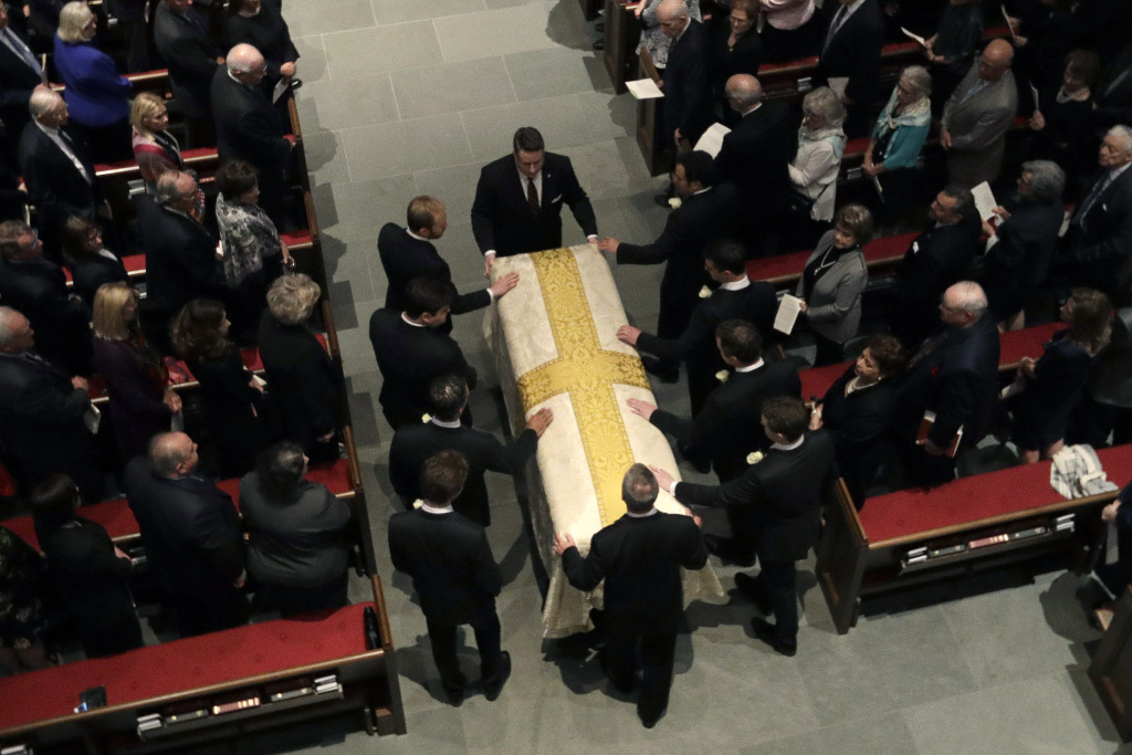Mourners, Including Former Presidents, Attend Funeral For Barbara Bush Grandson pallbearers prepare the casket of former first lady Barbara Bush during the funeral service at St. Martin's Episcopal Church April 21, 2018 in Houston, Texas.