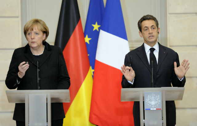 German Chancellor Angela Merkel (L) and French President Nicolas Sarkozy (R) give a press conference after a working lunch at the Elysee palace on December 05, 2011 in Paris. France and Germany want summits of leaders of eurozone states to be held 'every month, as long as the crisis lasts,' Sarkozy said.