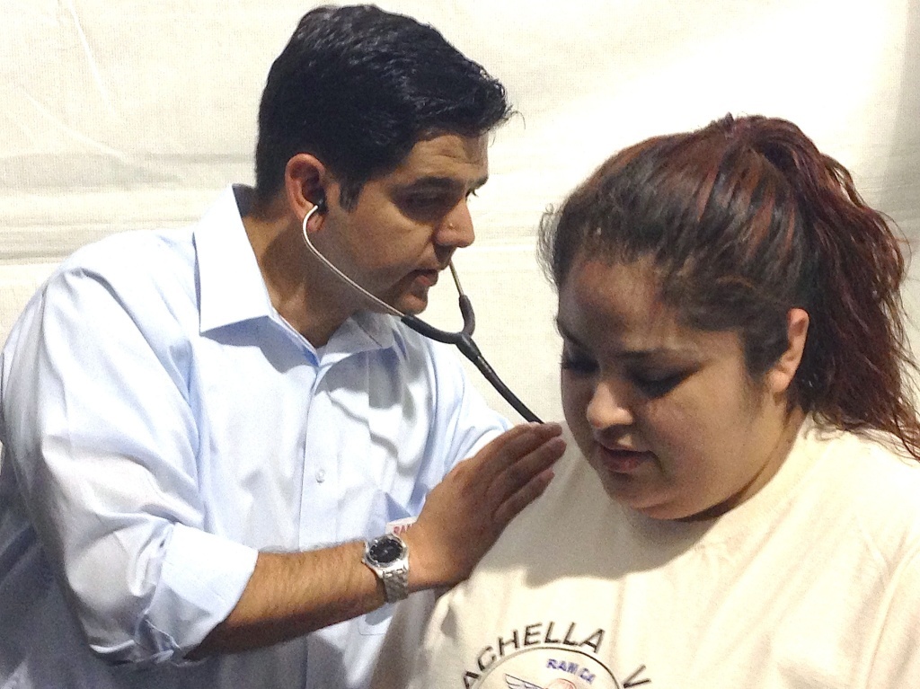 Rep. Raul Ruiz (D-Palm Springs) Rep. Raul Ruiz examines patient Maricela Hernandez at a free medical clinic in Indio. Hernandez had been complaining of back pain.
