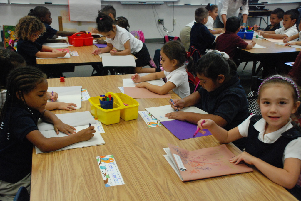fronteras ELL Education Nevada Students draw pictures of vocabulary words