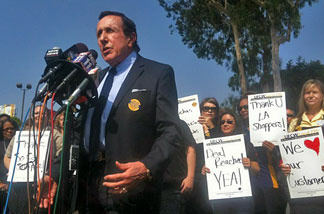 Rick Icaza, president of UFCW local770, at Ralphs at 3rd and Vermont, Tuesday, Sept. 20, 2011