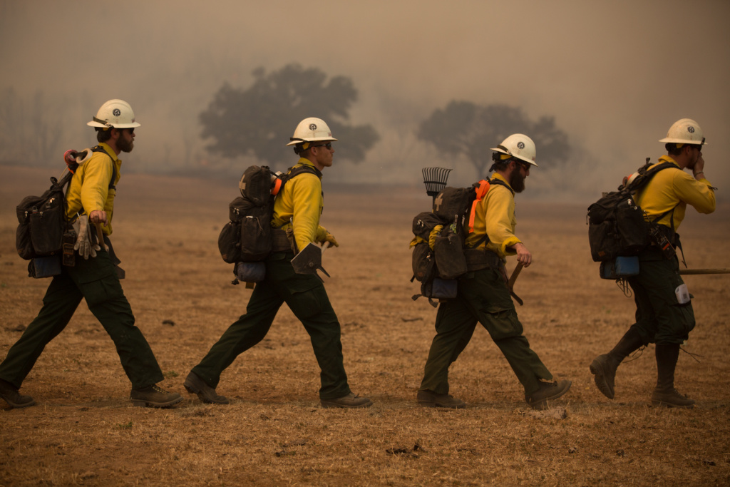 Camarillo Springs Fire burns 28,000 acres, 60 percent contained, 15
