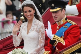Mercer 17533 Their Royal Highnesses Prince William, Duke of Cambridge and Catherine, Duchess of Cambridge journey by carriage procession to Buckingham Palace following their marriage.