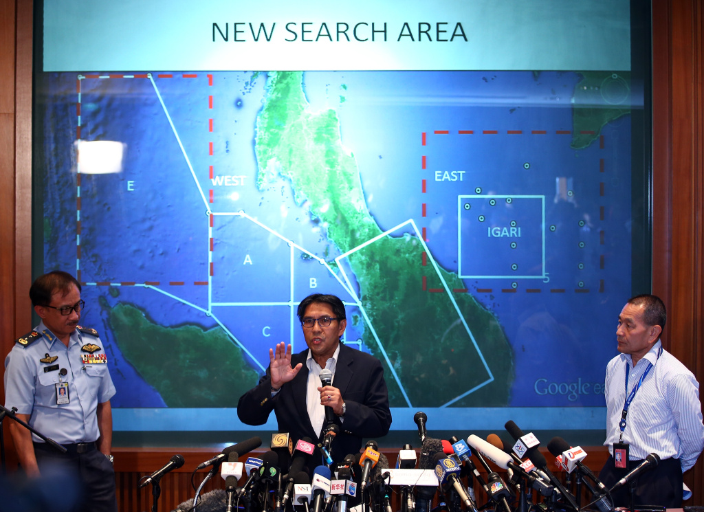 Search Continues For Missing Malaysian Airliner Carrying 239 Passengers Dato' Azharuddin Abdul Rahman, director general of the Malaysian Department of Civil Aviation briefs the media over latest updates on missing Malaysia Airline MH370 on March 10, 2014 in Kuala Lumpur, Malaysia. Relatives of the missing passengers have been advised to prepare for the worst as authorities focus on two passengers on board travelling with stolen passports.