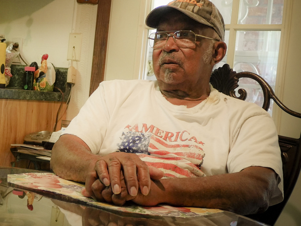 2016-06-20-odell-ducksworth-9fa9f7d59d93a2e3e20bb0a4f9ee0415f7b83e59-s1200.jpg Odell Ducksworth, Heidelberg, Miss., June 20, 2016. He held his dying uncle, Roman Ducksworth, moments after the shooting. He still helped keep the incident a secret from Roman Ducksworth's children.