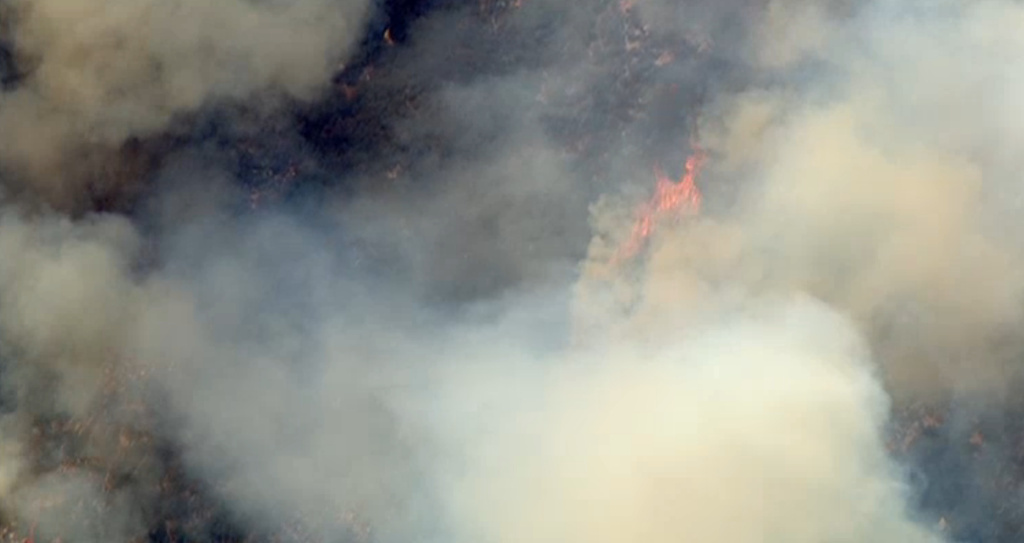 Slideshow Shoemaker Fire 2 Firefighters Injured In Forest Wildfire 
