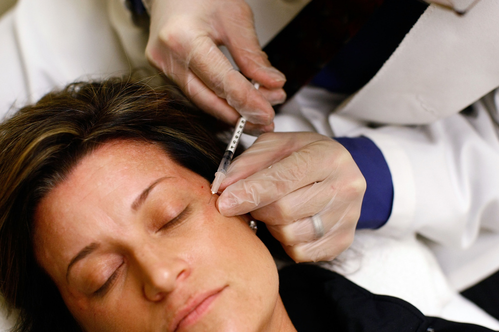 Laid-Off Workers Get Employment Tips And Free Botox Treatments Lyn Talent receives a free Botox injection on June 5, 2009 in Arlington, Virginia.