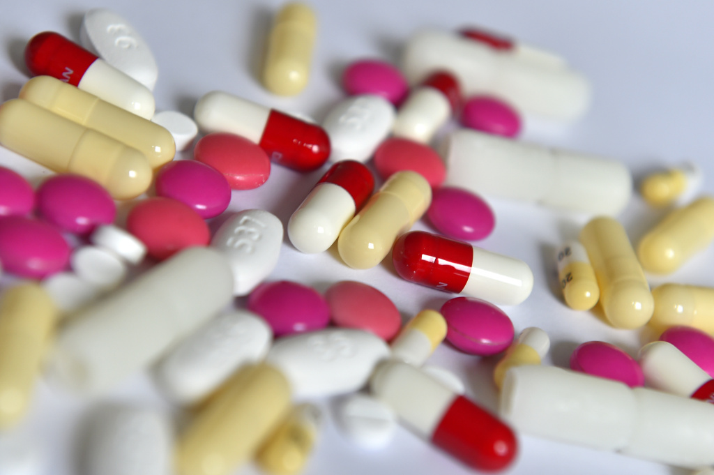 FRANCE-HEALTH-PHARMACY-PILLS-DRUG-MEDECINE Investigators found nearly 3,000 counterfeit drugs between the two stores.