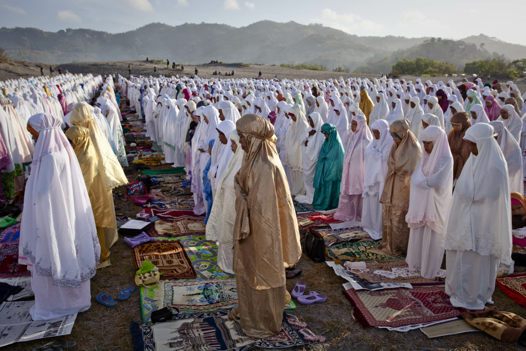 AirTalk® Pew projects Islam to dominate world religion by 2070 89.3 KPCC AirTalk® Pew projects Islam to dominate world religion by 2070 89.3 KPCC