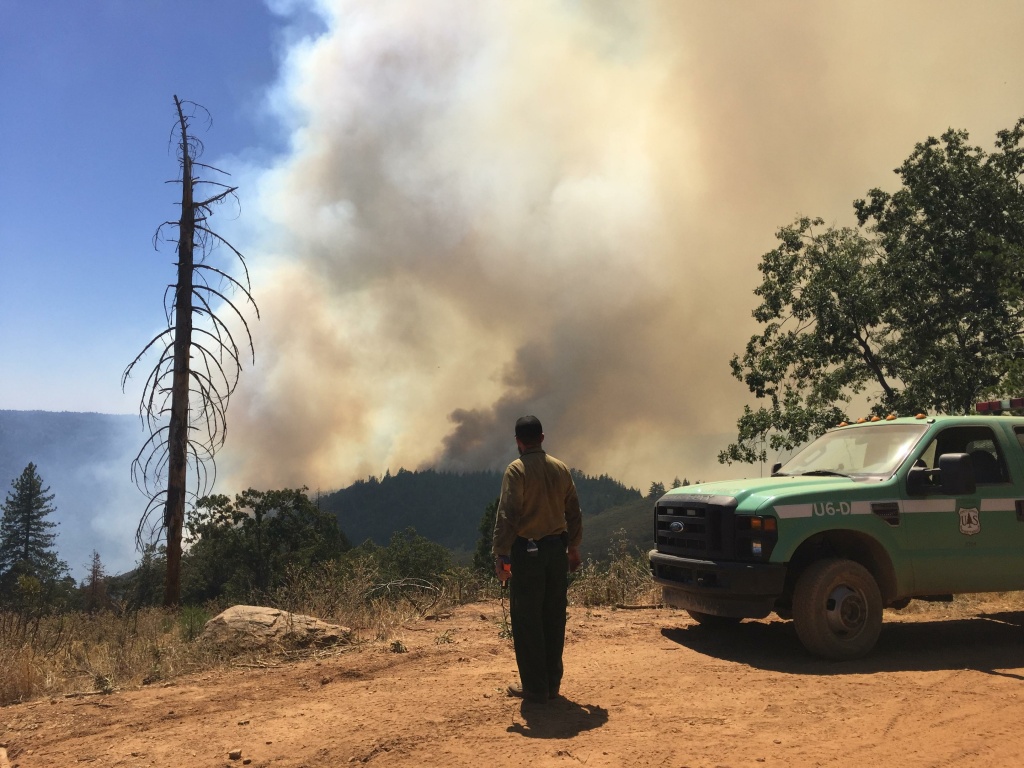 Web stateline fire lookout: Trailhead Fire grows in Northern California, threatening thousands of