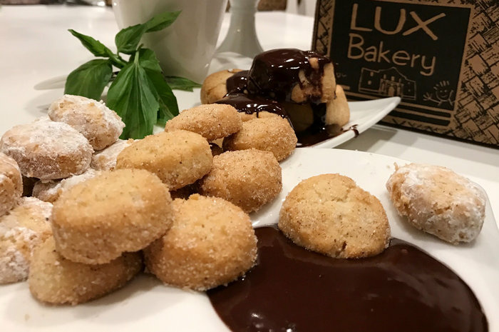 Ignacio Alvarez's Biscochitos with chocolate dipping sauce are flavored with anise. Ignacio Alvarez's Biscochitos with chocolate dipping sauce are flavored with anise.