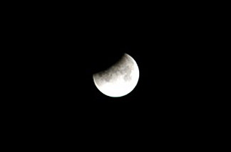 Total Lunar Eclipse on August 27, 2007 as viewed from Glendale, CA.