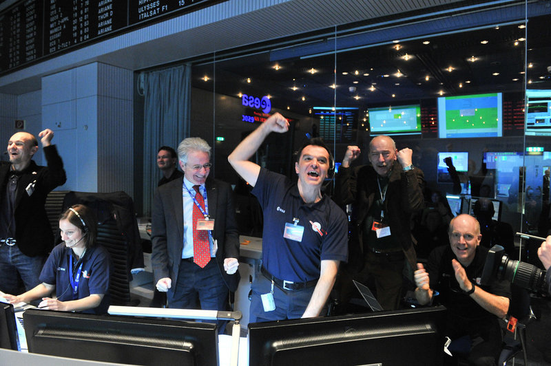 rosetta-3_custom-8e204e9626876767f8cb0bc68c9c29b289892a74-s800-c85.jpg Rossetta's mission control specialists at the European Space Operations Center in Darmstadt, Germany, were jubilant on Jan. 20, 2014, after getting back the first signals that their mission's probe had