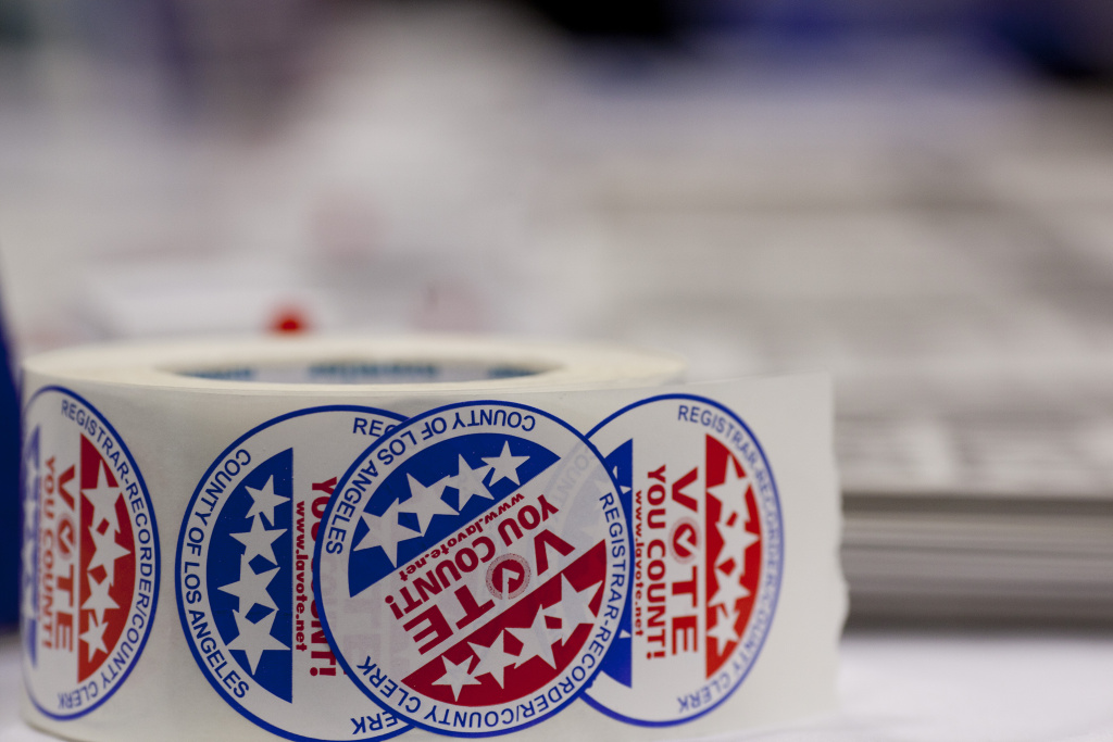 VOTING 006 Volunteers gave about stickers to newly naturalized American citizens after they registered to vote.