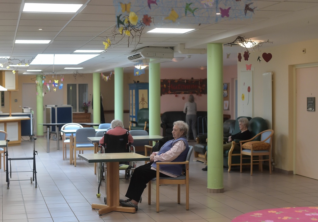 FRANCE-HEALTH-EDUCATION-ALZHEIMER People with Alzheimer's sit in the refectory of a retirement home on October 18, 2016 in Saint Quirin, France.