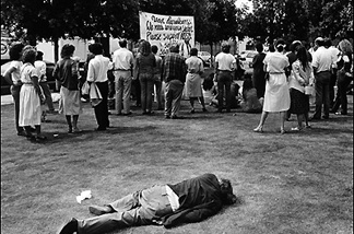 Mercer 7552 A homeless man sleeps in Gladys Park, 1984.