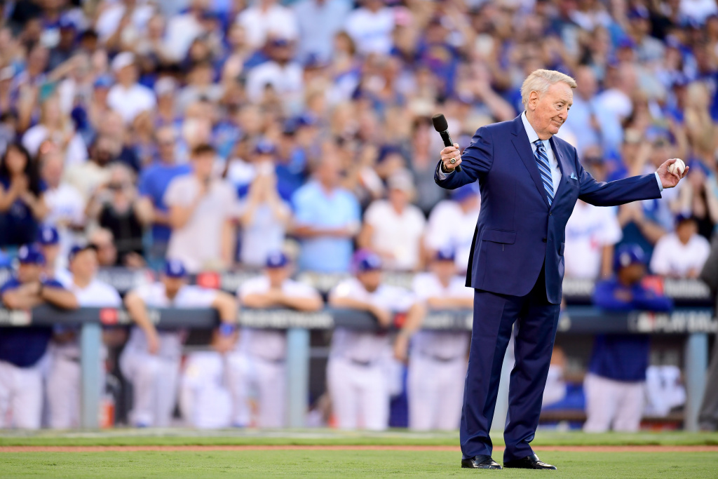 World Series - Houston Astros v Los Angeles Dodgers - Game Two Former Los Angeles Dodgers broadcaster Vin Scully addresses fans before game two of the 2017 World Series.
