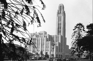 Mercer 7475 Bullock's Wilshire department store in 1929, soon after it opened. It thrived for half a century.