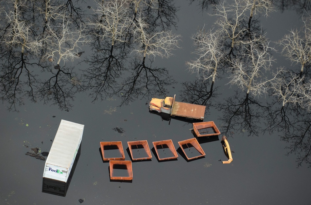 US-DAM-WEATHER This aerial view shows submerged trucks in flowing water in Oroville, California on February 13, 2017. Almost 200,000 people were under evacuation orders after the threat of catastrophic failure at the United States' tallest dam.