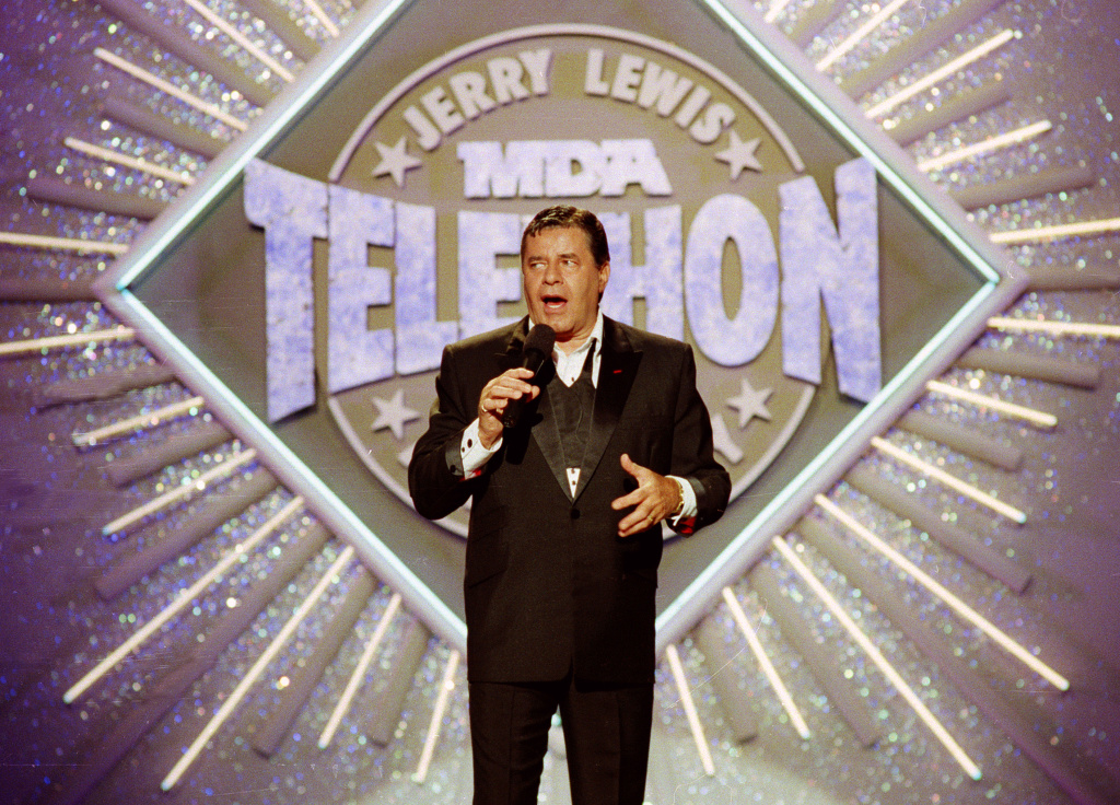 Jerry Lewis Jerry Lewis makes his opening remarks at the 25th Anniversary of the Jerry Lewis MDA Labor Day Telethon fundraiser, on Sep. 2, 1990.