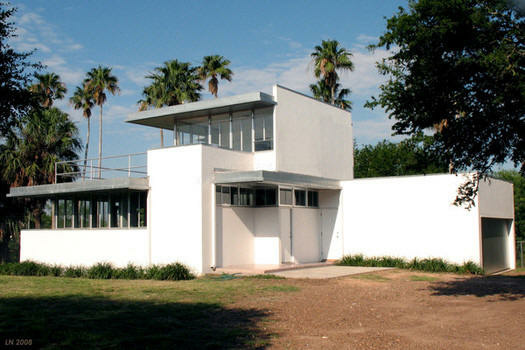 Kraigher House by Richard Neutra Architect Richard Neutra's Kraigher House, located in Brownsville, Texas. The house is believed to be the first International-style house in Texas.