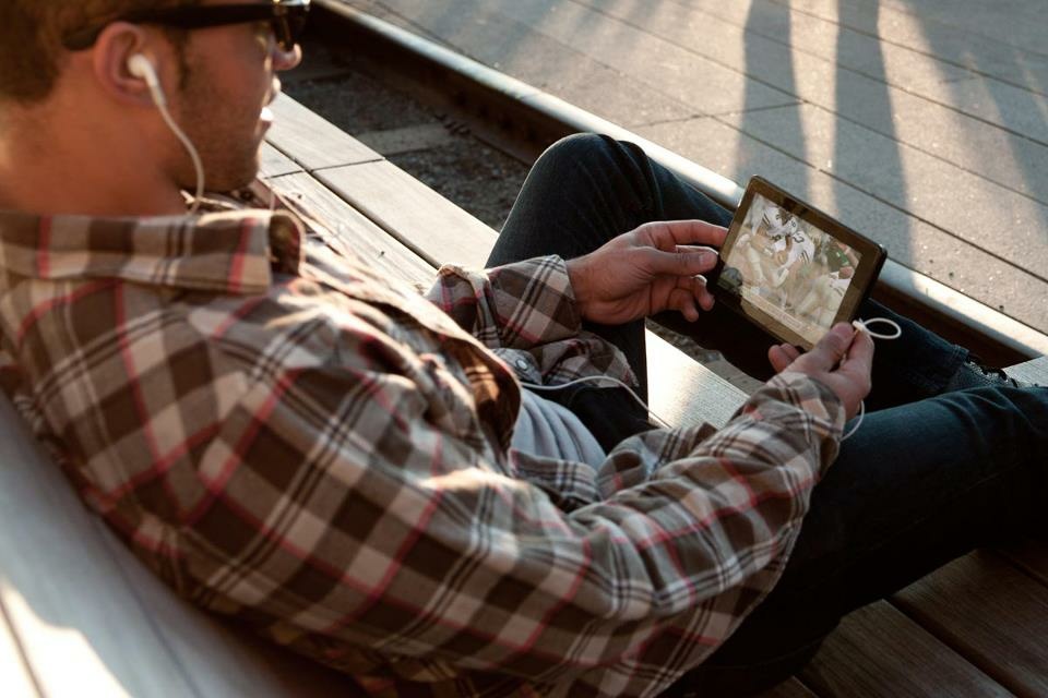 Aereo A user streams a sports game on his Ipad.